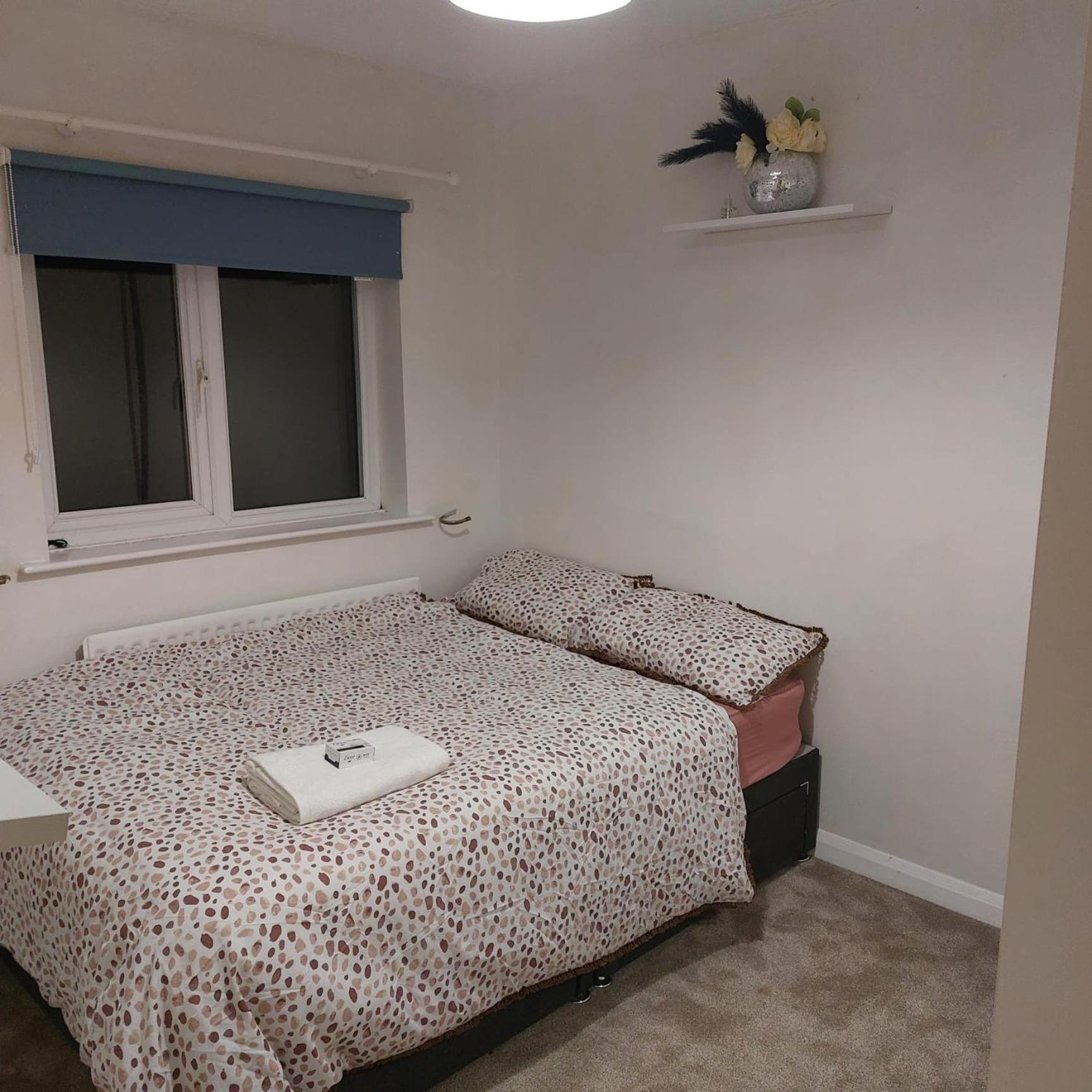 Double Room In A Cul De Sac Area Wellingborough Bagian luar foto